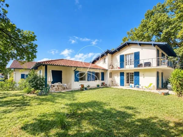 ANGLET MAISON DE PLAIN-PIED AVEC ANNEXE ET GRAND JARDIN