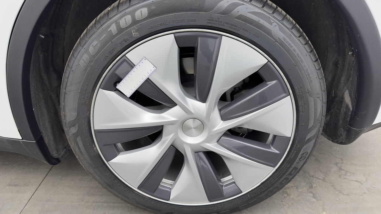 Tesla MODEL Y Standard RWD — photo 36