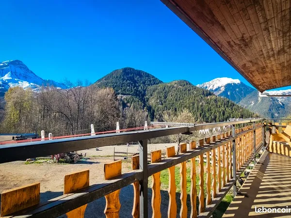 Maison de 265 m² au calme en montagne