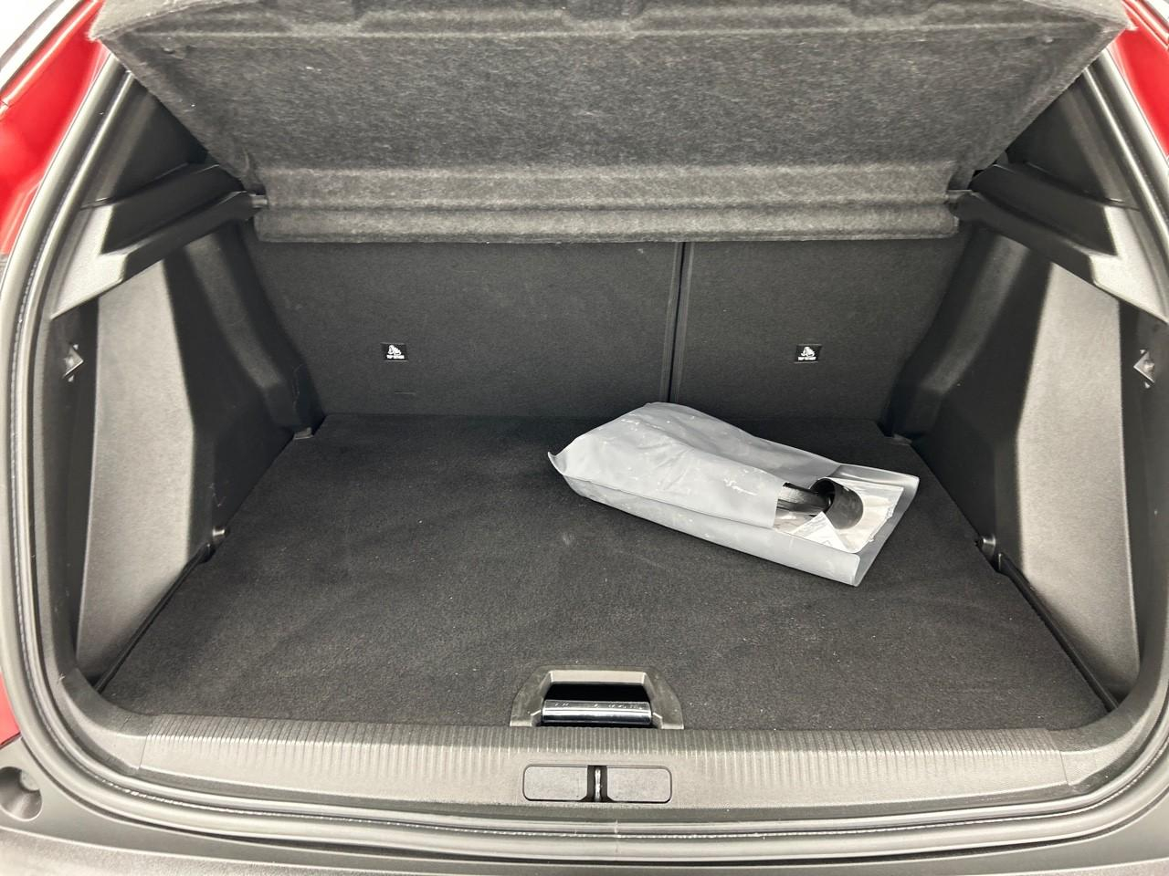 Peugeot 2008 puretech 130 s&s eat8 gt — photo 14