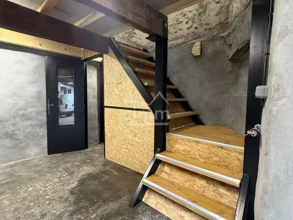 Garage avec toilette