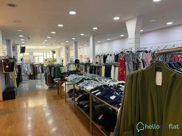Local commercial 559 m²