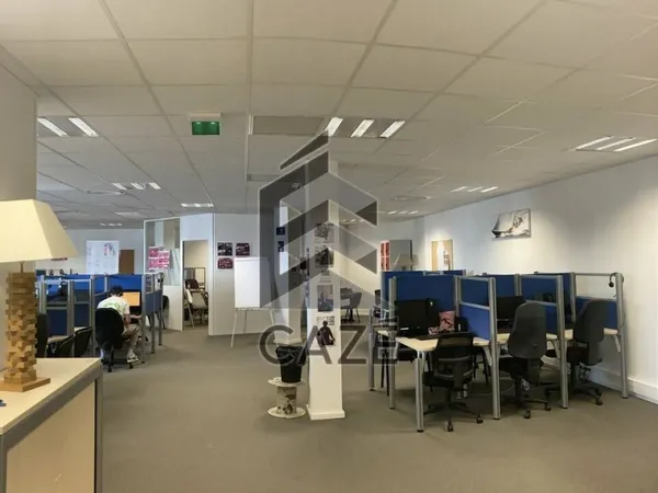 Bureau 327 m²