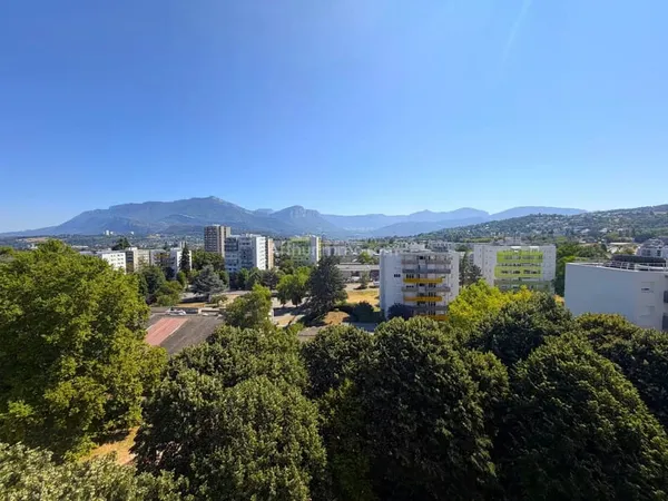 T4 au calme sans vis à vis, balcon et vue panoramique, à rafraichir