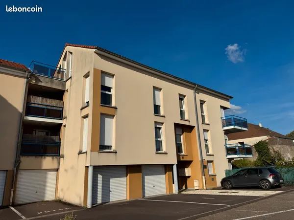 F4 HAGONDANGE CENTRE-10mn GARE, RARE TERRASSE + GARAGE + PKG PRIVE, 74m2 hab/113m2 env. Sol; très lu