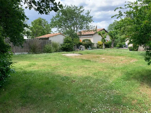 Terrain à bâtir de 500 m² à SAINT-MEDARD-EN-JALLES (33)