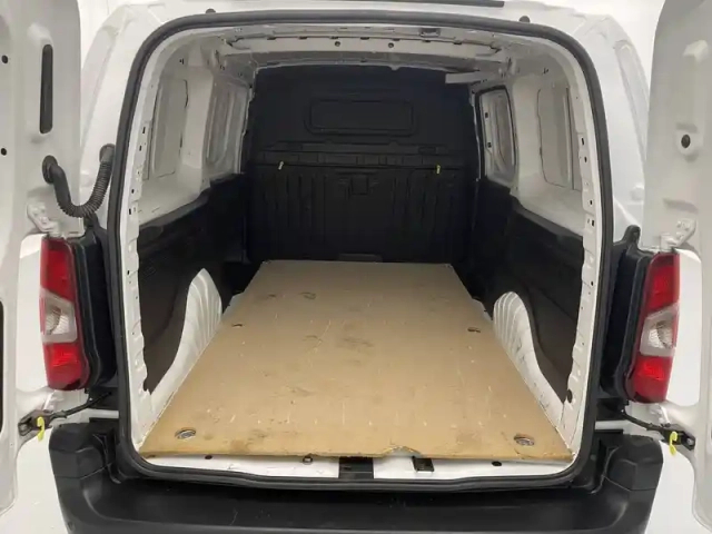 Peugeot Partner fourgon long 950 kg puretech 110 s&amp;s bvm6 — photo 13