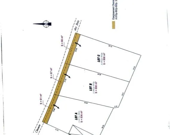 3 terrains constructibles dont 1 avec hangar
