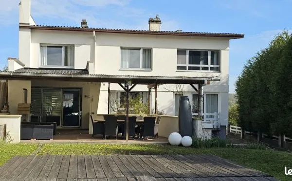 Maison 8 pièces 216 m²