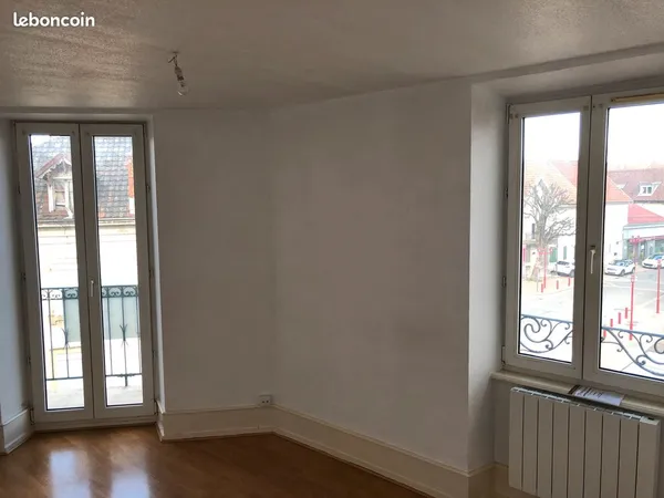 Mandeure T3 lumineux , tres calme , dernier étage faibles charges