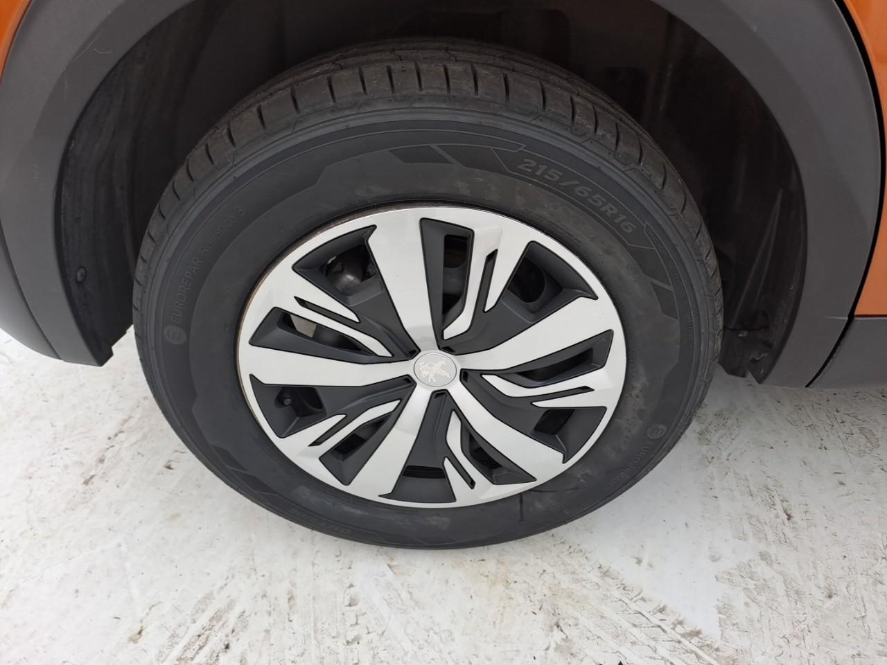 Peugeot 2008 puretech 100 s&s bvm6 active pack — photo 11