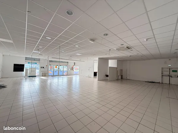 Local commercial 393 m² LANGUEUX