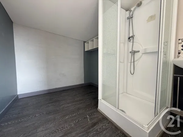 Chambre de service 1 pièce 9 m²