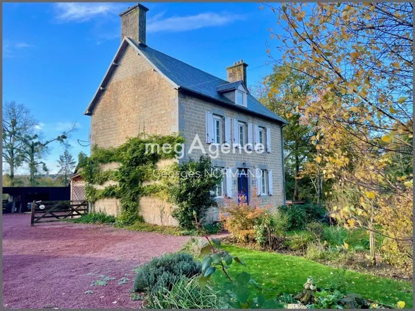 Vaste maison en pierre avec 1,2 hectare de terrain dans un environnement bucolique.