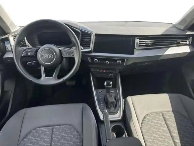 Audi A1 25 tfsi 95 ch s tronic 7 design — photo 8