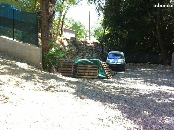 TERRAIN 300 m² MOUGINS