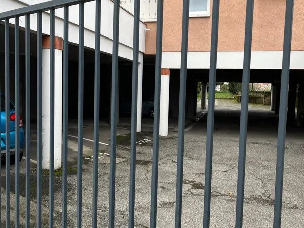 Place de parking à louer bas de Camille Pujol 31500