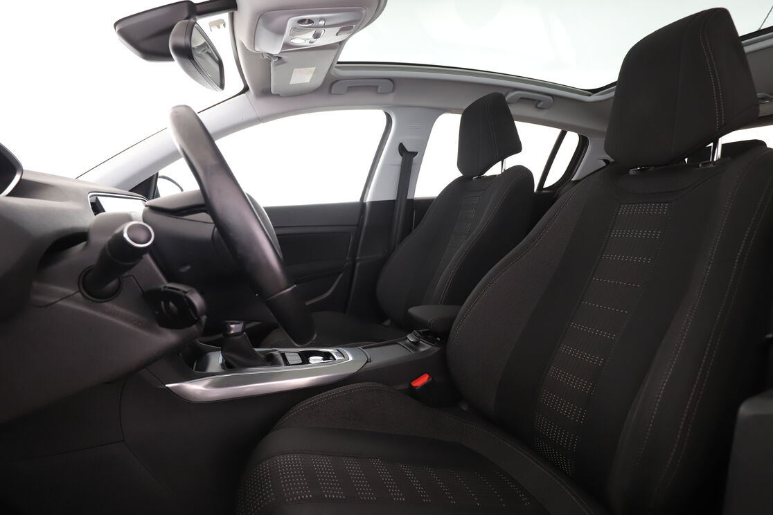 Peugeot 308 1.2 PureTech Allure EAT6 — photo 9