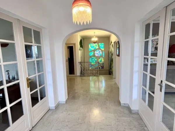 Très belle opportunité pour cette maison avec piscine, garage et hangar