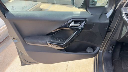 Peugeot 208 1.2 Puretech 110 EAT6 - Allure – 2016 – 114052 km – Essence – Boîte Automatique — photo 41