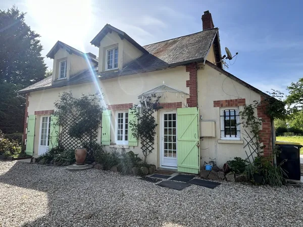Propriété de 7473 m2 située au calme : maison avec dépendance et étang