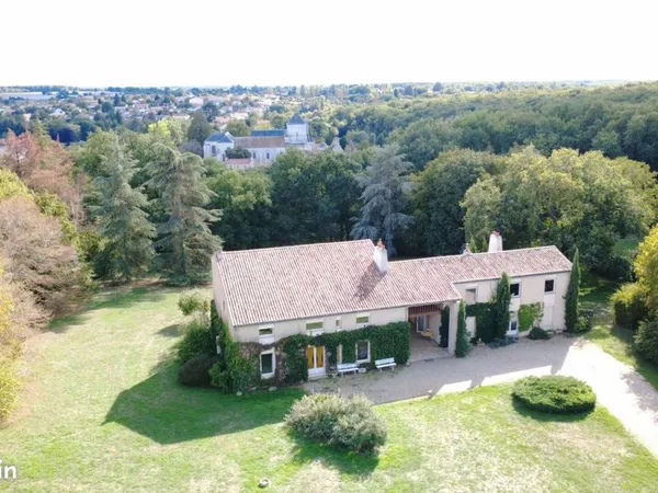 Maison 11 pièces 313 m²