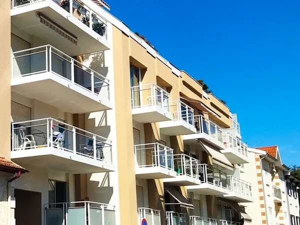 T2 , COSY, Meublé. Centre ville, balcon, cave, OPTION PARKING possible