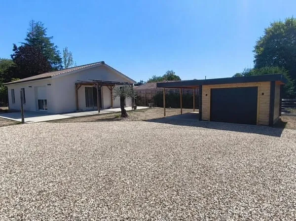 Maison plain-pied 2022 sous décennale - 3 chambres - 89 m² - terrain 747 m² - DPE A