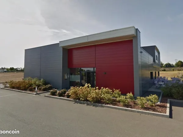 Local commercial 609 m²