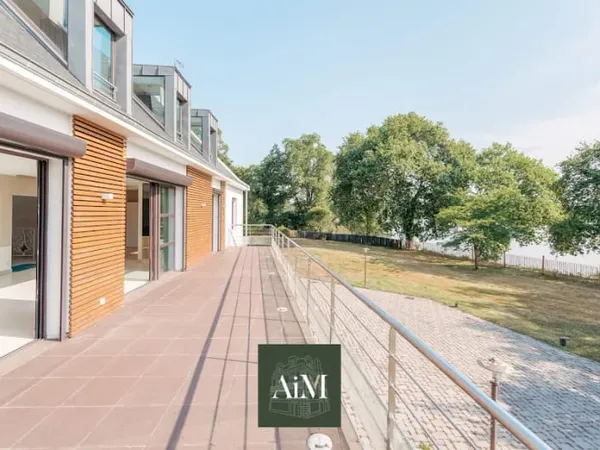 Maison 6 pièces 240 m²