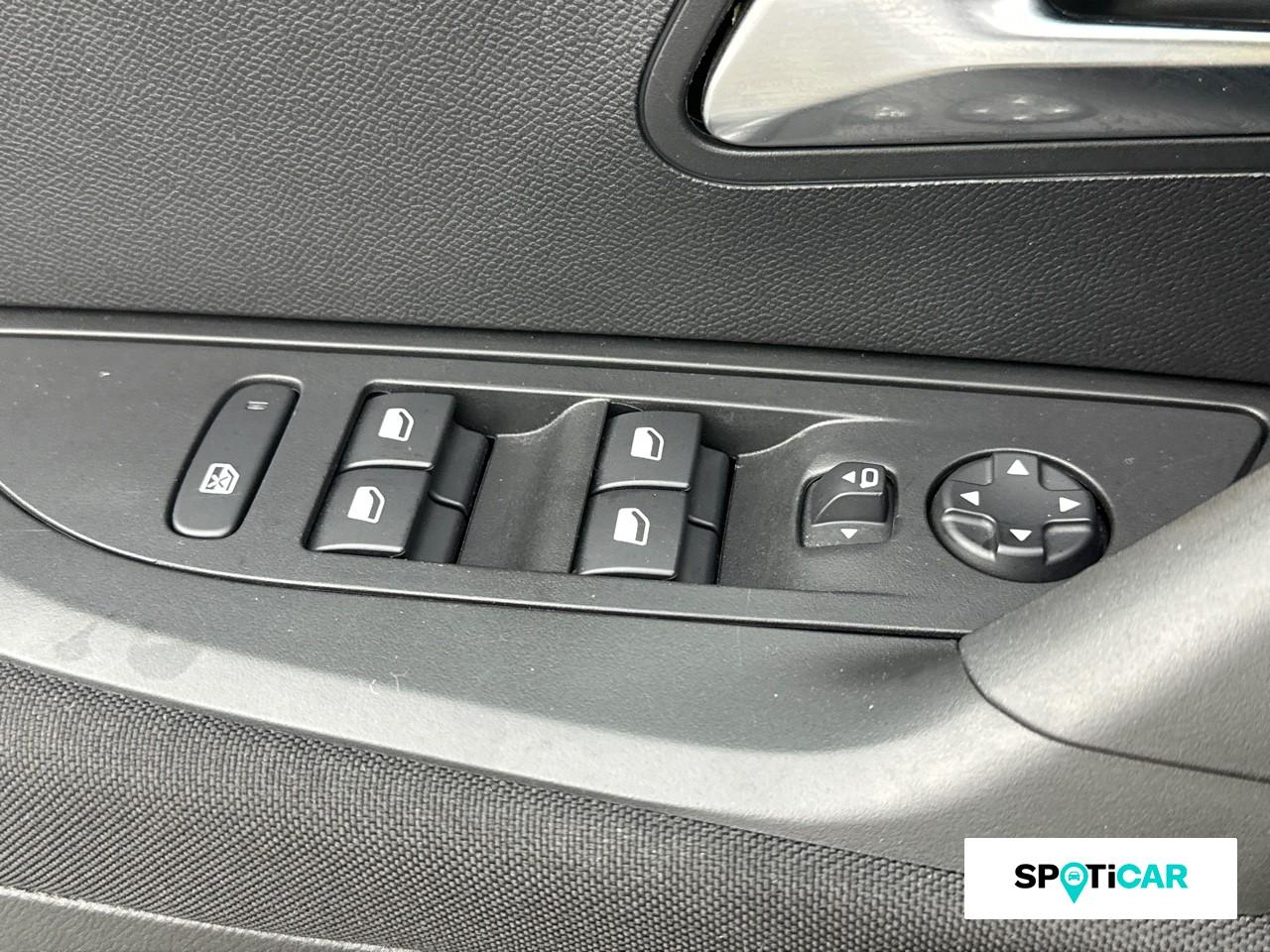 Peugeot 2008 1.2 puretech 130ch s&s active pack eat8 — photo 19