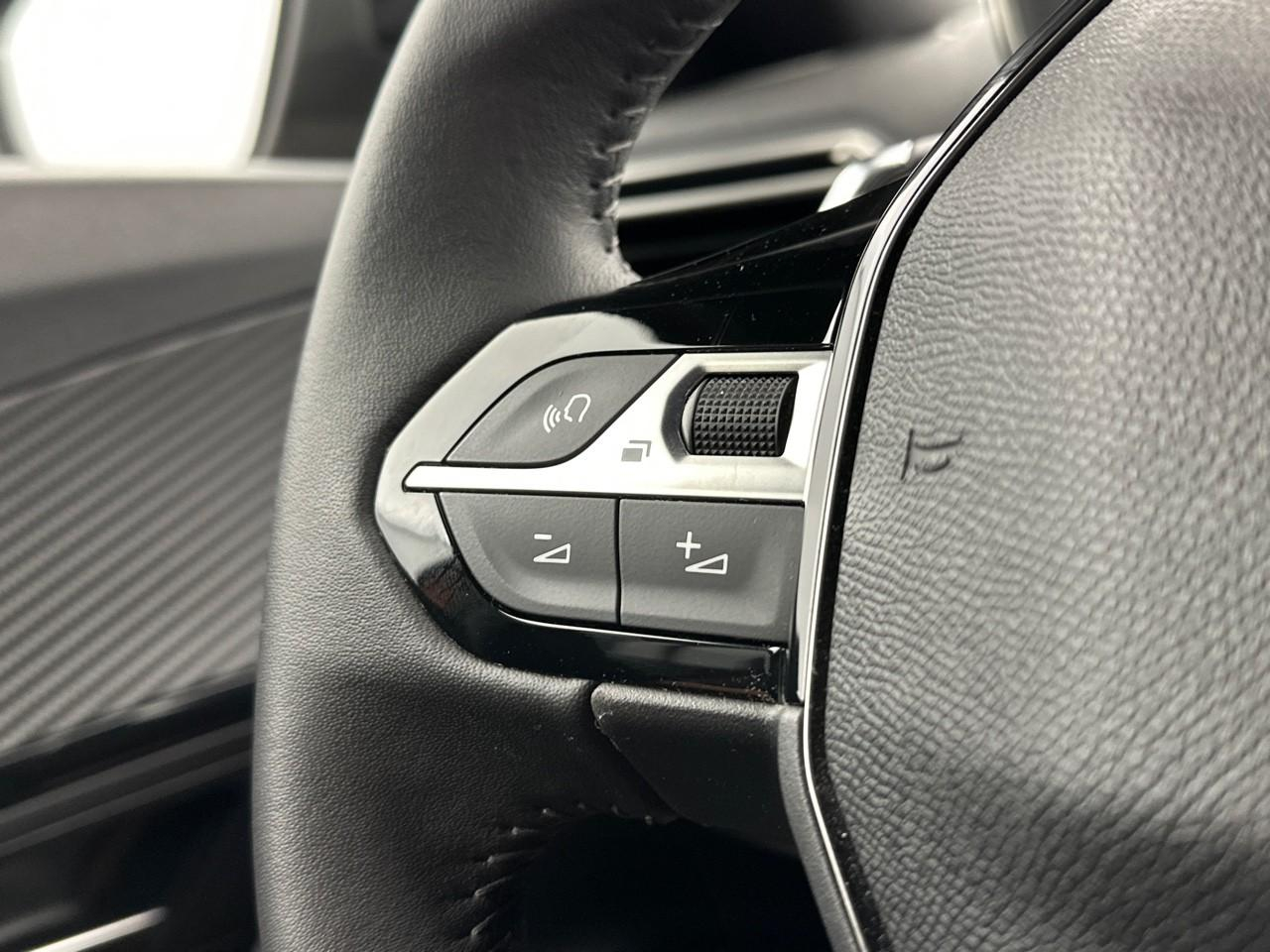 Peugeot 2008 puretech 130 s&s eat8 allure pack — photo 17