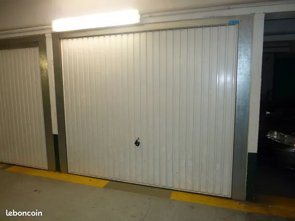 Box, garage fermé 14 m2 métro Alésia