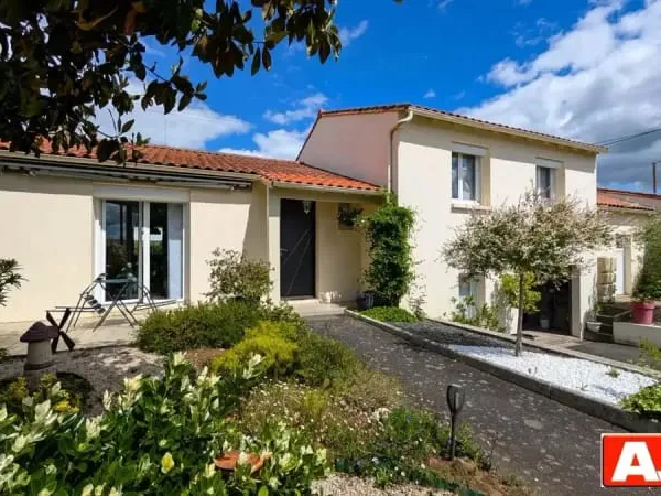 Cerizay - proche commerces