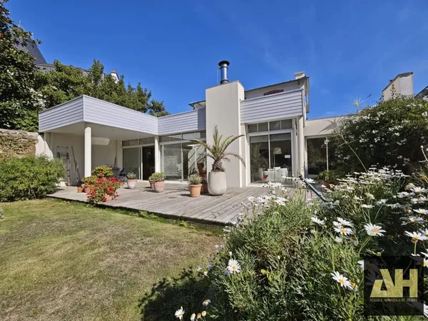 ÉXCLUSIVITÉ - BREST - ST MICHEL - EXCEPTIONNELLE MAISON DE VILLE - JARDIN CLOS ET ARBORÉ - RARE