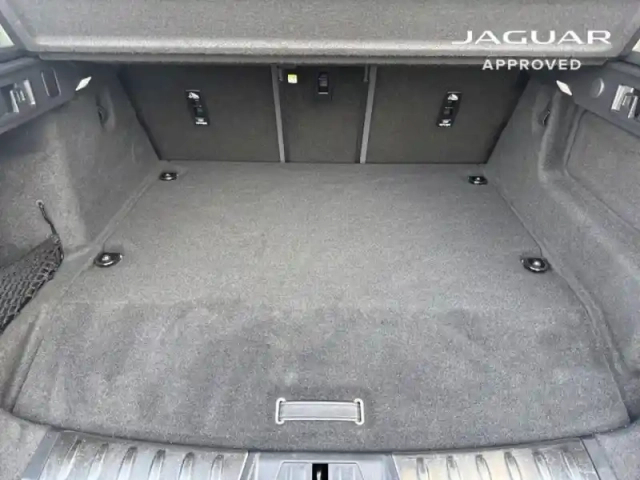 Jaguar F-Pace p400e plug-in-hybrid r-dynamic s bva8 awd — photo 11