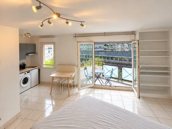 Studio meublé avec balcon, lumineux et sans vis-à-vis - 5 min à pied de la gare de Melun
