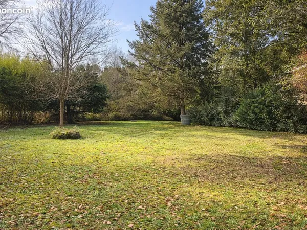 Terrain 650 m² Camarsac