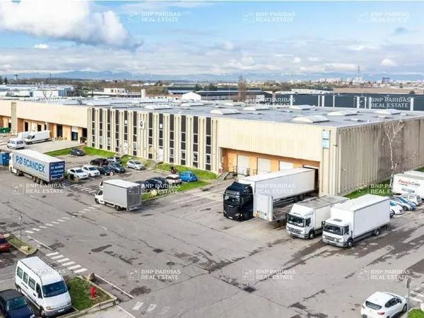 Local d'activité 8015 m²