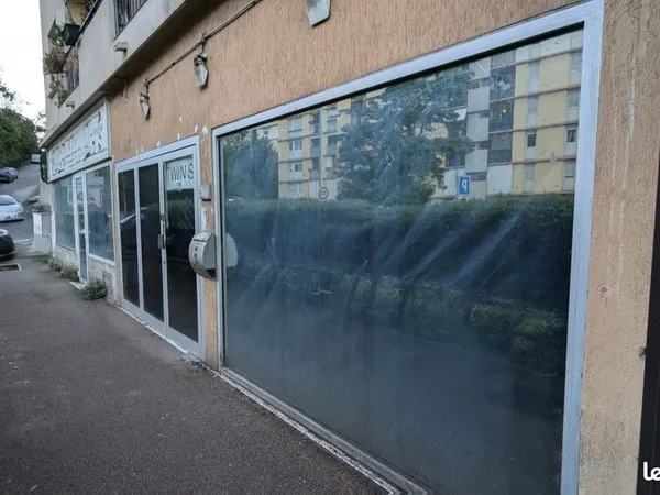 Local Commercial 60m2 Av Henri Dunant - Bureau Entrepôt Magazin