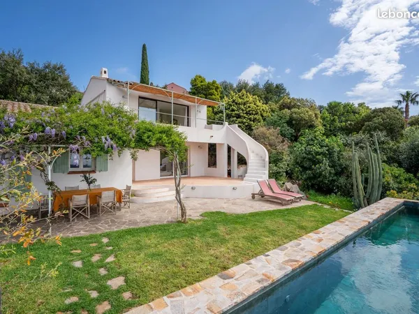 Villa de charme à Cavalière - Vue Mer Panoramique et Piscine à Débordement