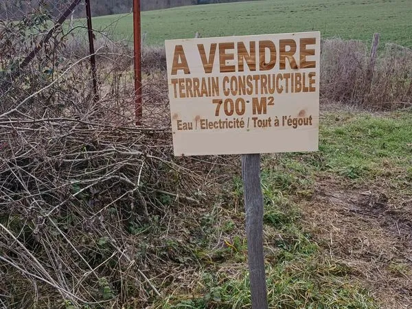 Terrain constructible 701m² vertaure 43800 vorey