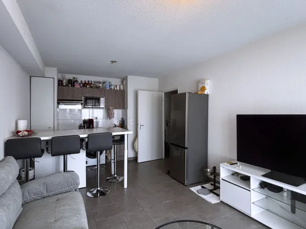 À vendre T2 de 42 m2 au dernier étage avec balcon et parki