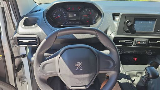 Peugeot Partner 1.2 PureTech 110 - Pack Asphalt – 2023 – 16224 km – Essence – Boîte Manuelle — photo 28