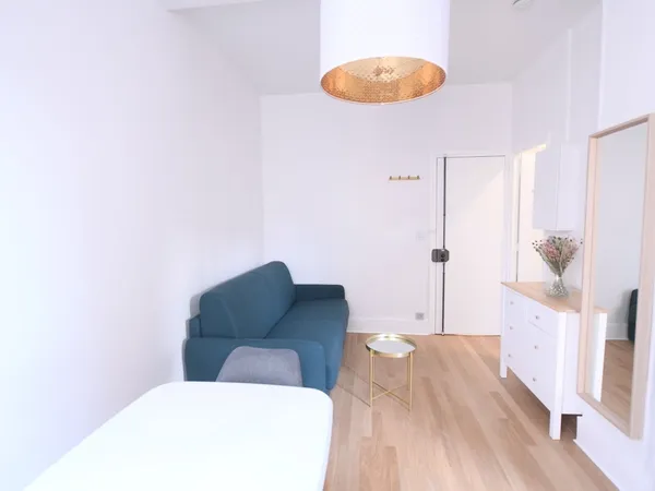 Loue studio rénové Oberkampf