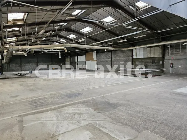 Local industriel 790 m²