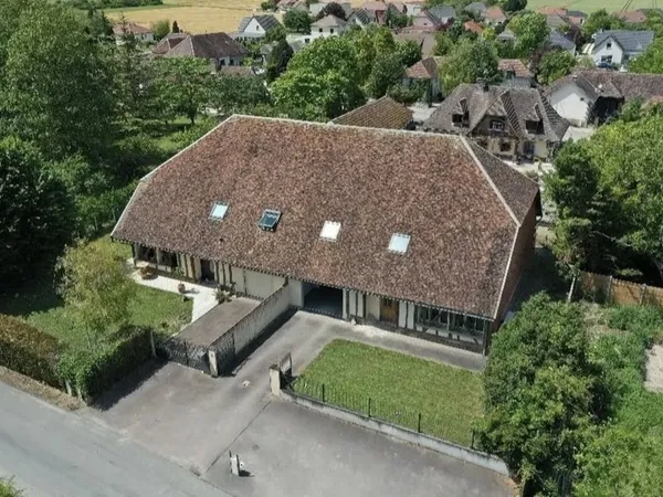 CORPS DE FERME RENOVE 300 M2 AVEC 6 CHAMBRES + GRANGE 300M2