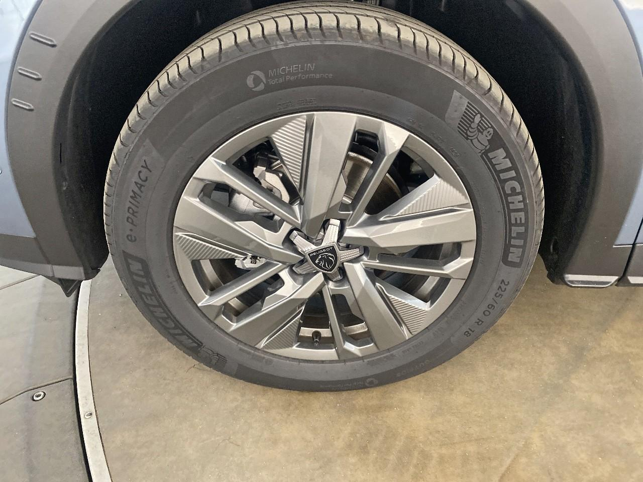 Peugeot 5008 hybrid 145 ch e-dcs6 allure — photo 11