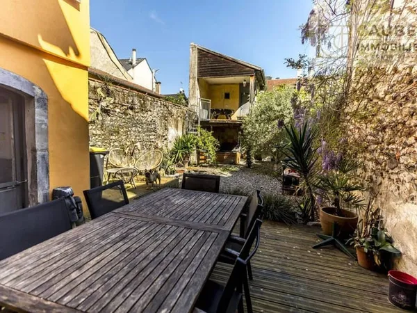Maison 6 pièces 240 m²