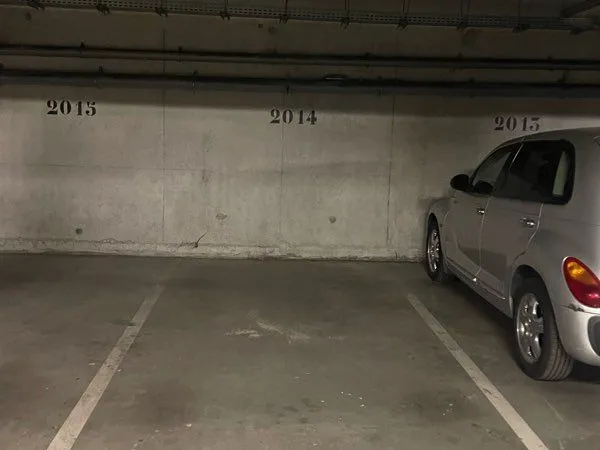🅿️ Place de parking fermée - Clichy / Saint-Ouen - Gare RER C & Métro 14